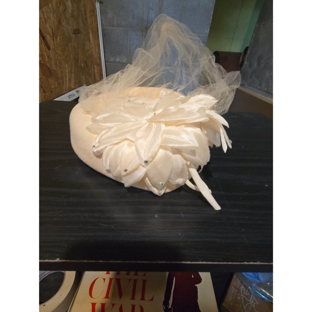 Vintage 60s Pillbox Hat Ivory Felt Birdcage Veil Floral Rhinestone Church Womens